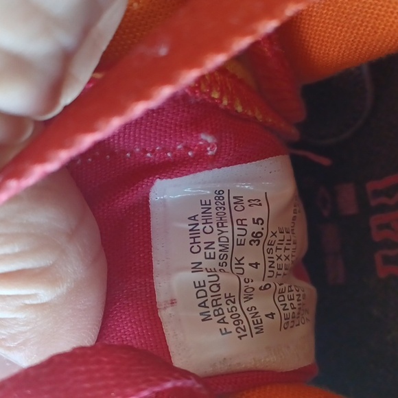 Converse Black and Pink SZ 6, multicolor tongues - Picture 8 of 8